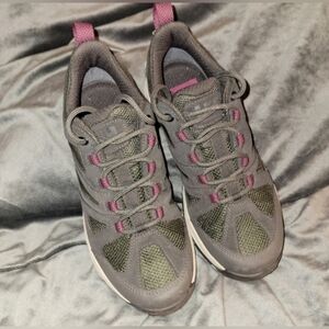 Helly Hansen Sz 7 Switchback Trail Low HT Hiking Shoes Women's Gray Waterproof